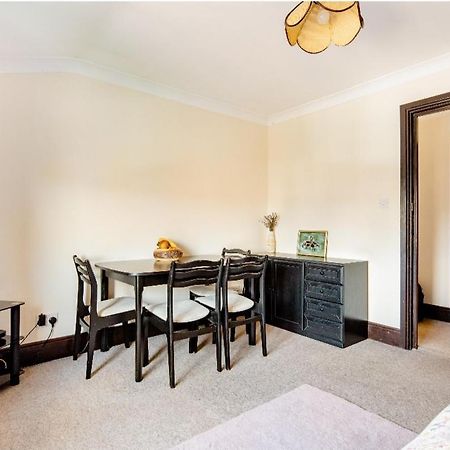 Spacious Room 2 Mins From Station Londres Extérieur photo