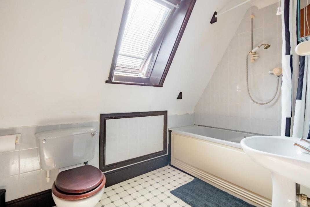 Spacious Room 2 Mins From Station Londres Extérieur photo